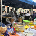 Das war - trotz Regentropfen - ein stimmungsvoller Abend auf dem Marktplatz mit selbstgemachten Bouletten und Salaten, auch der Bürgermeister Herr Pulz war da: Bürger:innen treffen Bürger:innen. Das Flämingquartett hatte sich zum Septett gemausert und spielte 2 Std. munter auf. Freundliche Zeit in unserer kleinen Stadt.